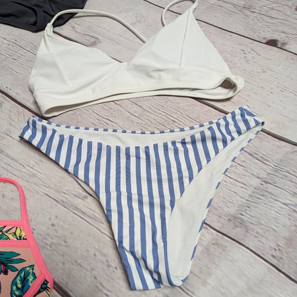 Size med swimsuit lot. Hawaiian, floral, stripes, Paisley. 044 - Picture 5 of 5